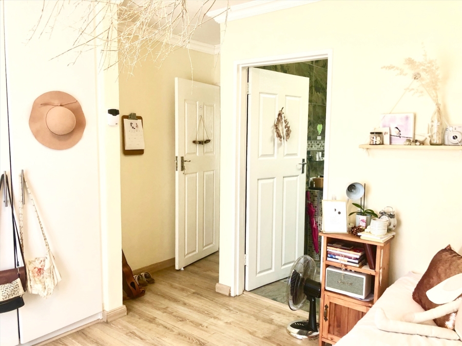 To Let 3 Bedroom Property for Rent in Loevenstein Western Cape